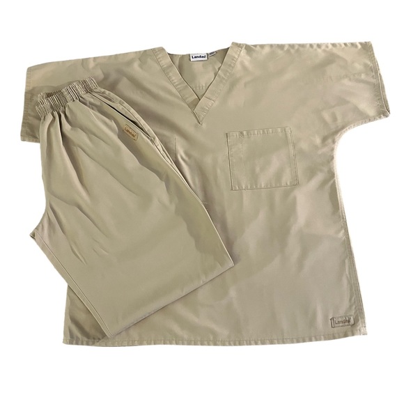Landau scrub set tan size medium with medium petite bottoms. - Picture 4 of 4